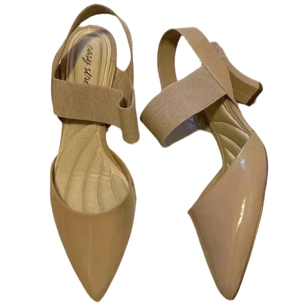 CM🩷 10W EASY STREET CREAM/TAN COLORED HEELS